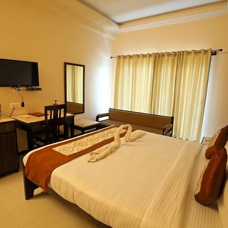 Tulip Le Grand Hotel Udaipur Ngoại thất bức ảnh
