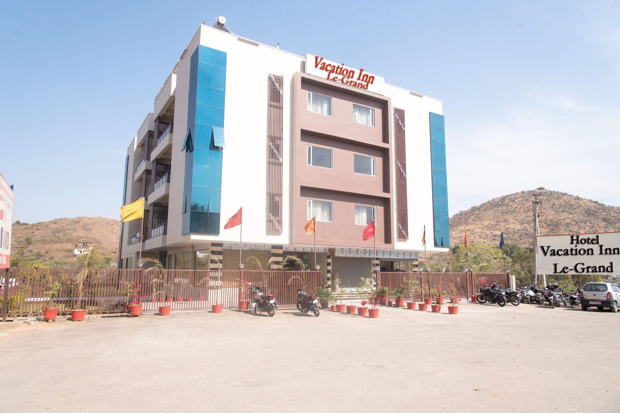 Tulip Le Grand Hotel Udaipur Ngoại thất bức ảnh